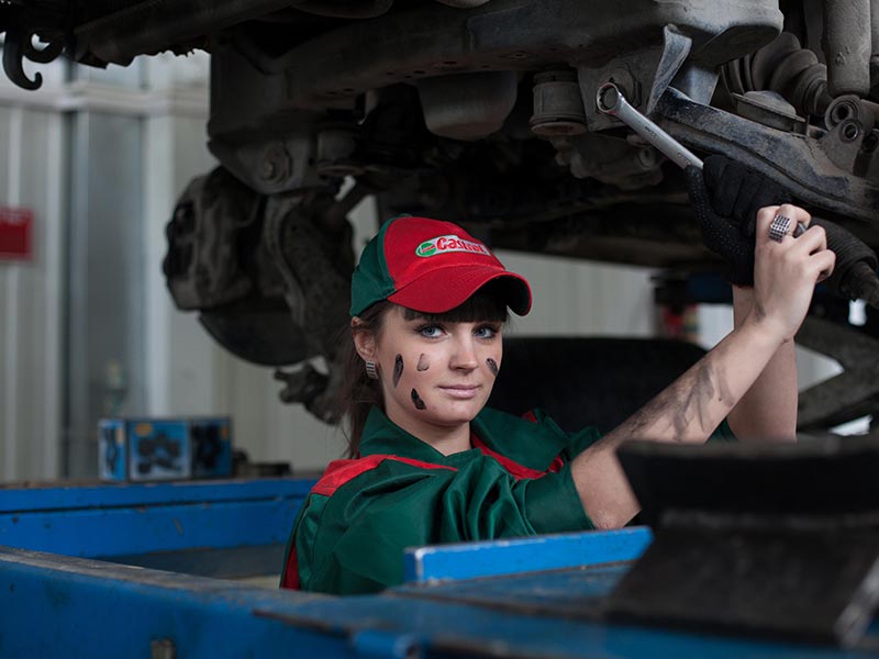 Top Signs That Your Car Needs a Mechanic